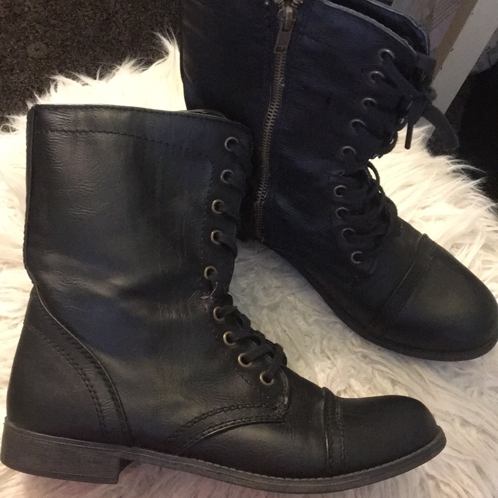 Combat boots